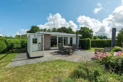 Image de Modernly furnished bungalow for 4 people with a large garden!