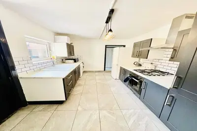Image de Family-Friendly 5br Home with Free Parking