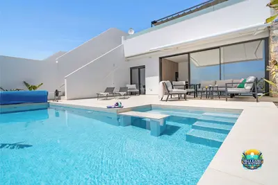 Image de Luxury 4-Bedroom Villa with Heated Pool & Golf Views in Los Alcázares
