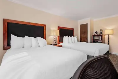 Image de Pet-Friendly Standard Room | 2 Queens + Free Breakfast & Airport shuttle
