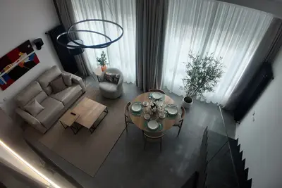 Image de Spectacular Duplex Penthouse Within the City Walls