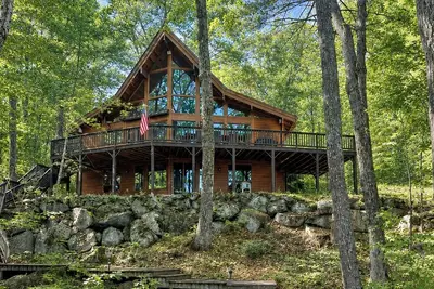 Image de Spacious Lakeside Four-bedroom Home on pristine Crystal Lake in Harrison, Maine