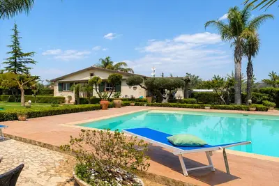 Image de Maison de vacances privée avec Wifi, climatisation, piscine privée, Tv, patio, vue panoramique