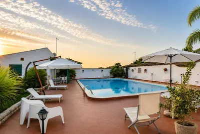 Image de Belle maison de vacances avec piscine privée, Wifi, climatisation, Tv, véranda, vue panoramique