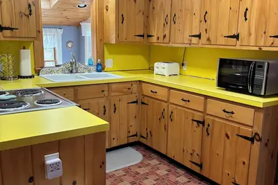 Image de Cottage one mile from long and short sands beaches in a quiet neighborhood