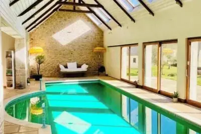 Image de Demeure de charme XVIIIᵉ siècle avec piscine intérieure, Domaine de Coat Cren