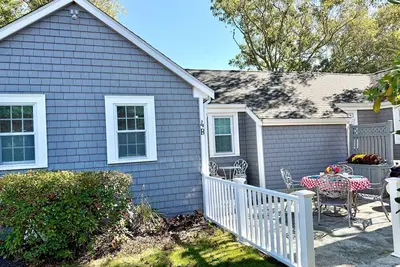 Cozy Cape Cod Cottage- Steps from the Ocean, 2 Bedrooms!