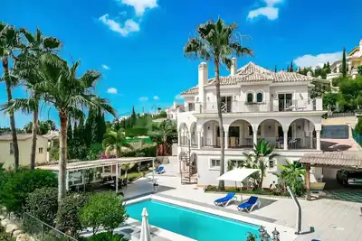Image de Villa de luxe à Los Arqueros Golf, piscine privée et vue mer