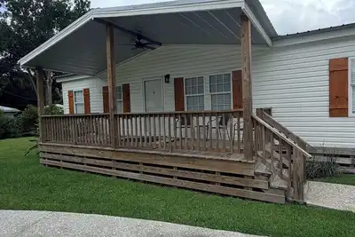 Image de Coastal Retreat one block from boat lift and Hunter's Cafe