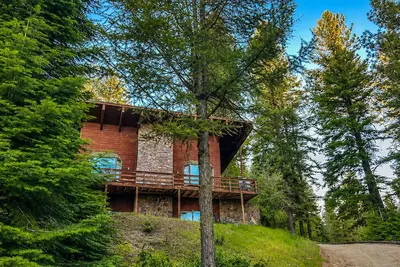 Image de Family-Friendly Cabin with Filtered Lake Views, Bunk Rooms, Game Space & Deck.