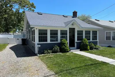 Image de Charming Old Lyme Beach Cottage - Walk to Private Beach-shops-tennis courts-more