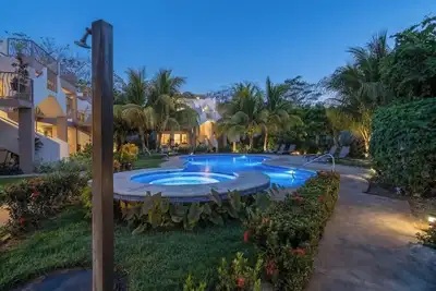 Image de Easy Beach Life | Pool, Patio and Walk to Everything