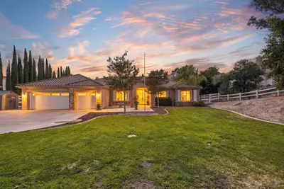 Image de Mediterranean Temecula Home · For Insurance & Corporate Housing
