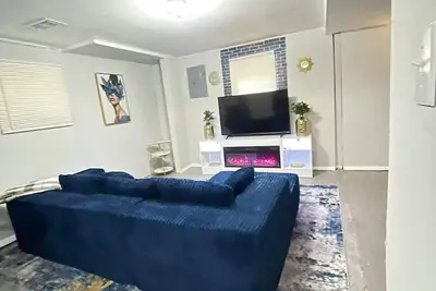 Image de 4 Bed 2 Bath Sapphire Oasis w/ Gym. Coffee Station and & Standing Desk!