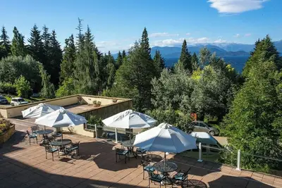 Image de Garden-View Quadruple + Free Breakfast | 3-min Drive to Civic Center Bariloche