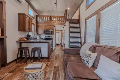 Image de Luxury Vacation Rental for 6 - Luxury 1 Bedroom Cabin sleeps 6