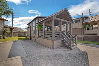 Image de Pet Friendly Vacation Rental (Pf) - 1 Bedroom and loft sleeps 4-Pet Friendly