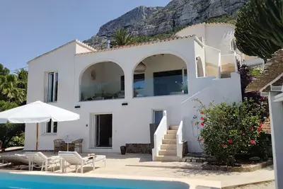 Image de Belle villa style Ibiza, vue panoramique mer et montagne, piscine chauffée, 4ch