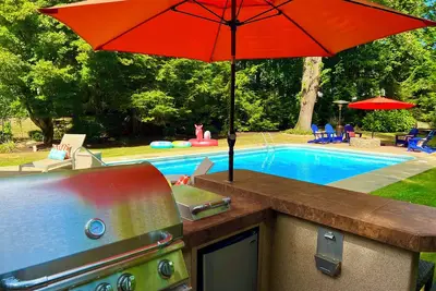Image de Peaceful 4br/2. 5ba Refuge Near University, Downtown, & Beach