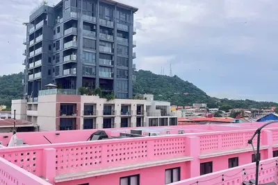 Image de Stylish Condo in Historical District w/Balcony