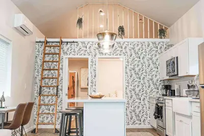 Image de Centralia Garden Cottage | Cozy Loft Retreat