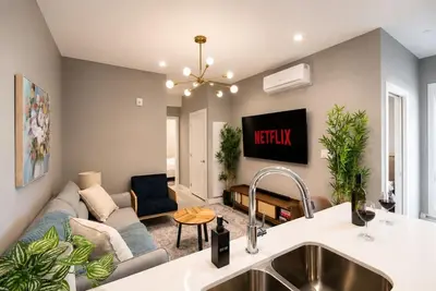 Image de New 2br Condo Beltline 17Ave w Gym & Stampede