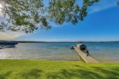Image de Dock Your Boat! Lakefront Lewiston Cabin