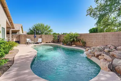Image de 2 Mi to Surprise Stadium! Dog-Friendly Home, Pool