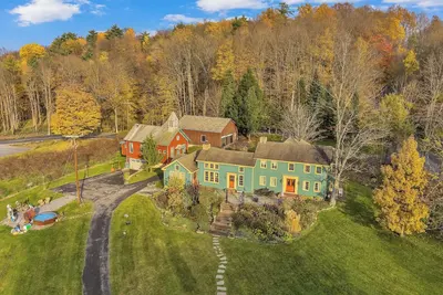 Image de Hot Tub & Large Yard: Elegant Deansboro Getaway