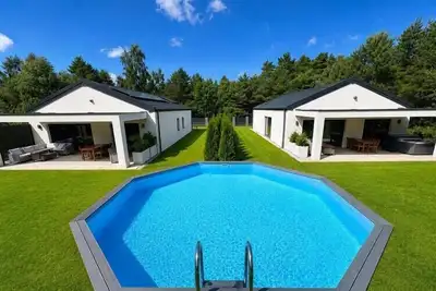 Image de Grande maison de vacances, piscine, sauna, jacuzzi