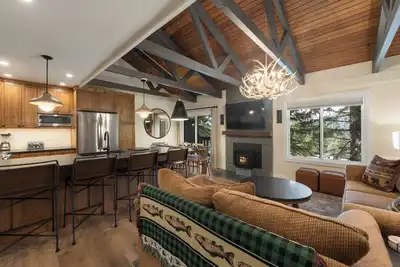 Image de Modern 2br Loft w/ 3ba & Great Amenities 647