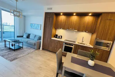 Image de Super Luxury Condo in Midtown Toronto 1 Bd, 1 Bath with 5 Star Amenities.