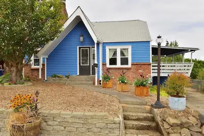 Image de Spacious Home w/ In-Law Suite • Thoughtfully remodeled • 1931 charm