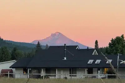 Image de Mount McLoughlin Mountain View Ranch; Near Crater Lake; sleeps up to 12