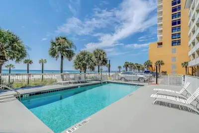Image de Palm & Tide | King & Bunk | Pool Deck Access | Near Pcb Beaches