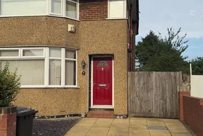 Image de Entire 3br Family Home | Sleeps 6 | Driveway | WiFi | 6 Min To Luton Airport