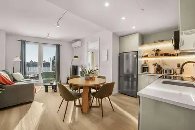 Image de Upscale 2br Brooklyn Stay | Greenpoint Waterfront Area
