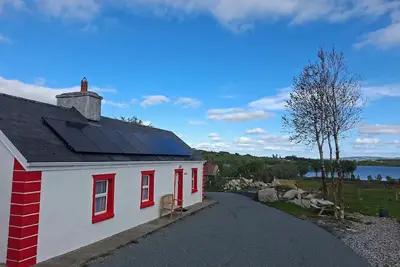 Image de Traditional Lakeside 2 Bedroom Cottage in Derryhick Escape 15 min from Castlebar