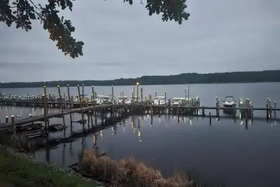 Image de 2 Br mobile home with Ac that includes dock slip on the Rainy River. Sleeps 8