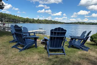 Image de Pine Lake Escape: 3-bedroom cottage, perfect for relaxing at the lake.