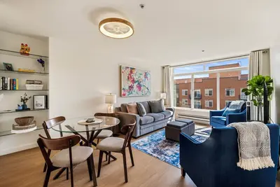Image de Sparkling 2br/2ba Condo in the Heart of Seattle!