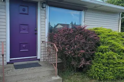 Image de Nature focused 1-bedroom house in a walkable Spokane neighborhood