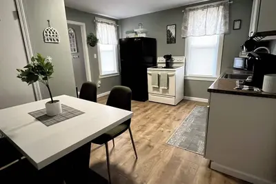 Image de Welcome to Red and Ready! Pet Friendly. Ac's in both bedrooms for comfort.