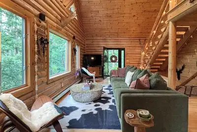 Image de Good Vibes Lodge | Minutes to Ski + Golf & Downtown Harbor Springs