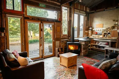 Image de Bed In A Shed Suite – Intimate Artisan Stay