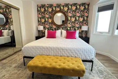 Image de King Bed • Sleeps 11 • Perfect for Groups