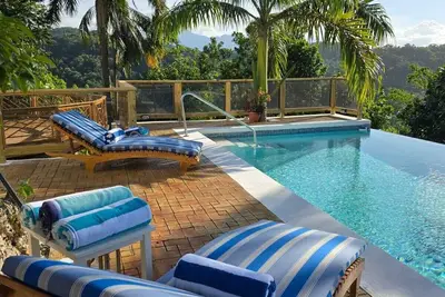 Image de 4-bedroom Villa in the lush Parish of  Portland Jamaica. . . centrally located