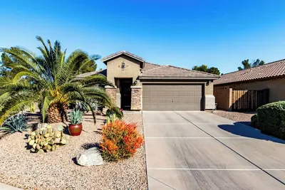 Image de A Maricopa Must: 4br/3ba Immaculate Home w/Jacuzzi