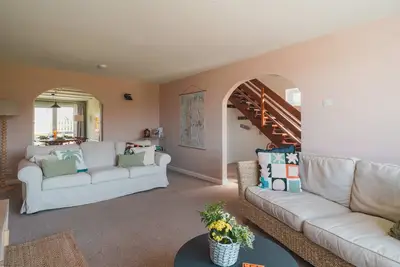 Image de Number 22 -  a house  that sleeps 7 guests  in 5 bedrooms