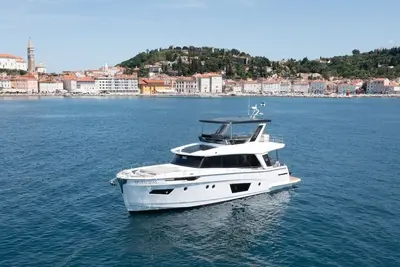 Image de Sibenik Sun-soaked Sailing: A Luxurious Croatian Voyage